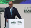 „Auf Deutschland ist Verlass“, so Bundeskanzler Friedrich Merz mit Blick auf die Klimafinanzierung aus Deutschland in seiner Rede auf der UN-Weltklimakonferenz COP30 in Belém Ende 2025. Ermutigende Worte, die allerdings mit den neuerlich geplanten Kürzungen in der Entwicklungszusammenarbeit im Widerspruch stehen. Photo: Isabel B./COP30